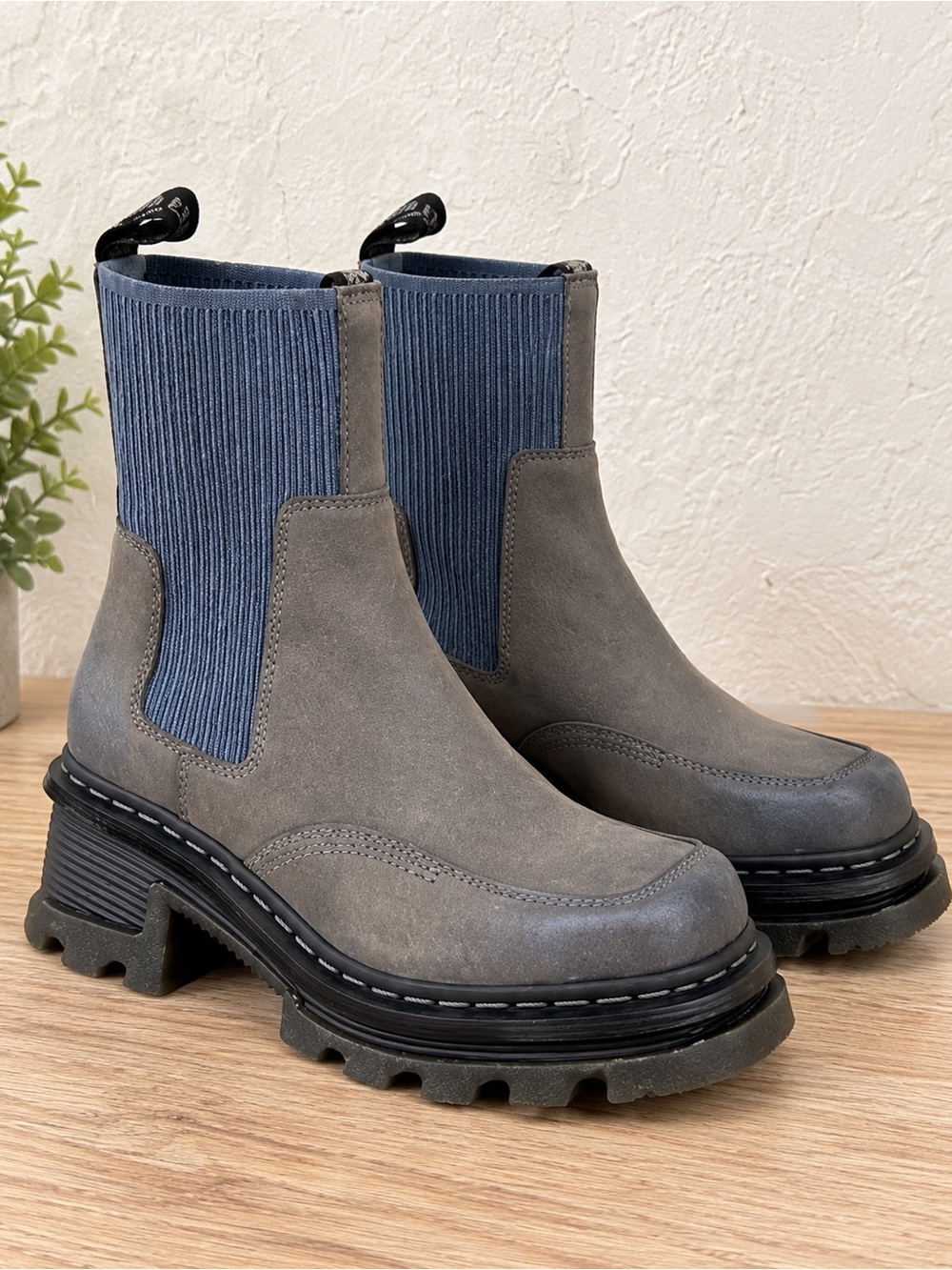 Dr. Martens Corran Chelsea Boots Gray Blue Waxy Suede Platform Size 8